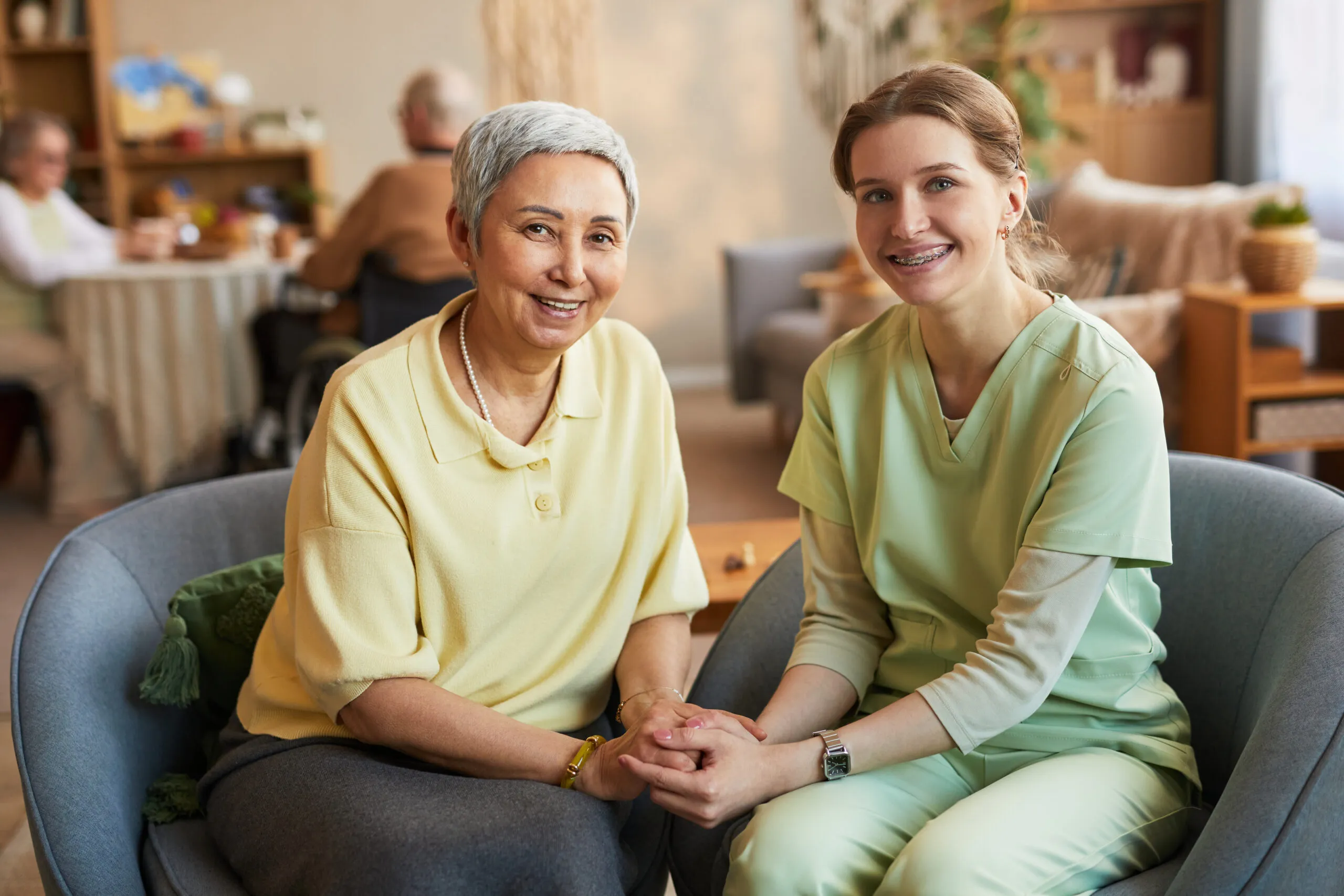 Compassionate caregiver providing elderly home care services in Dallas, TX by assisting a senior with companionship and daily activities in the comfort of their home.